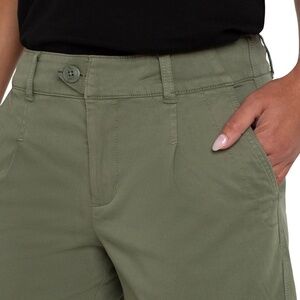 Pleated Trouser Short , martini Olive green, NWT , Belt loops, pockets